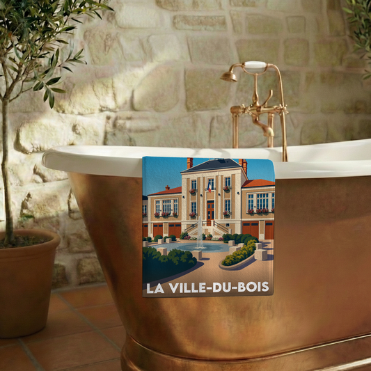 Serviette de bain souvenir de La Ville-du-Bois avec une illustration stylisée de son hôtel de ville.