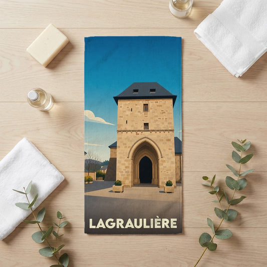 Serviette de bain souvenir de la ville de Lagraulière avec une illustration stylisée d'un clocher-porche médiéval.