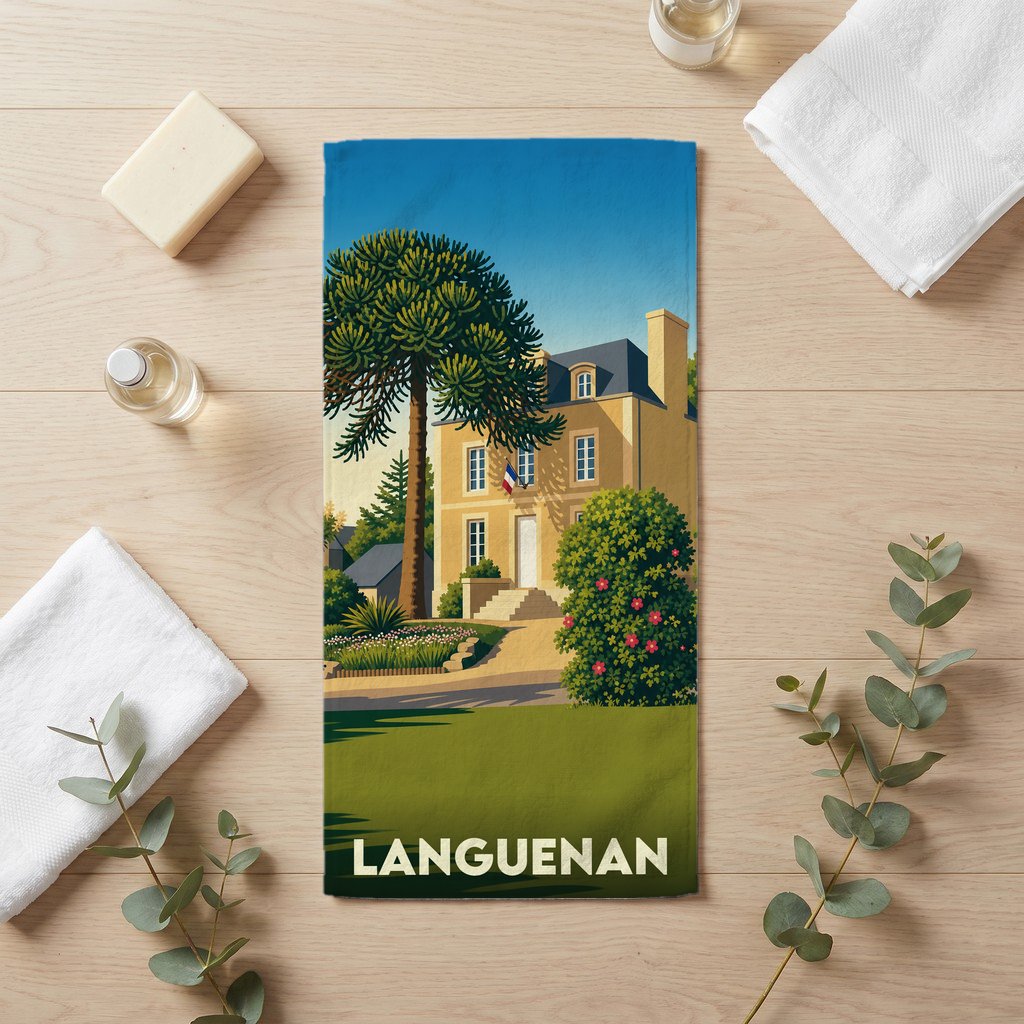 Serviette de bain souvenir de la ville de Languenan avec une illustration stylisée d'une demeure traditionnelle.