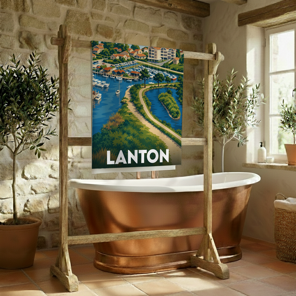 Serviette de bain souvenir de la ville de Lanton avec une illustration stylisée d'un port et de son littoral.