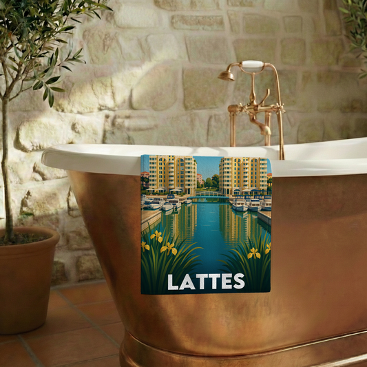 Serviette de bain souvenir de la ville de Lattes avec une illustration stylisée.