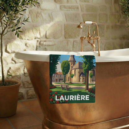 Serviette de bain souvenir de la ville de Laurière avec une illustration stylisée.