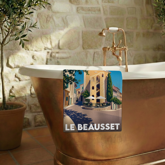 Serviette de bain souvenir de la ville de Le Beausset avec une illustration stylisée.