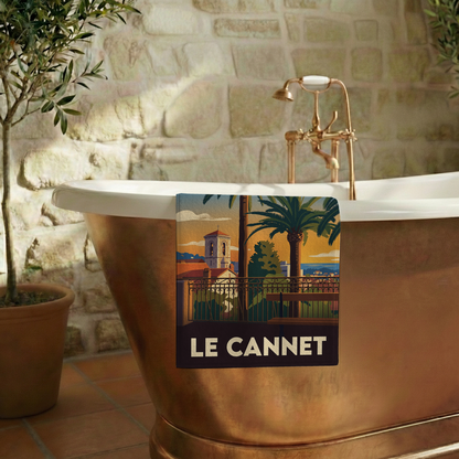 Serviette de bain souvenir de la ville de Le Cannet avec une illustration stylisée.