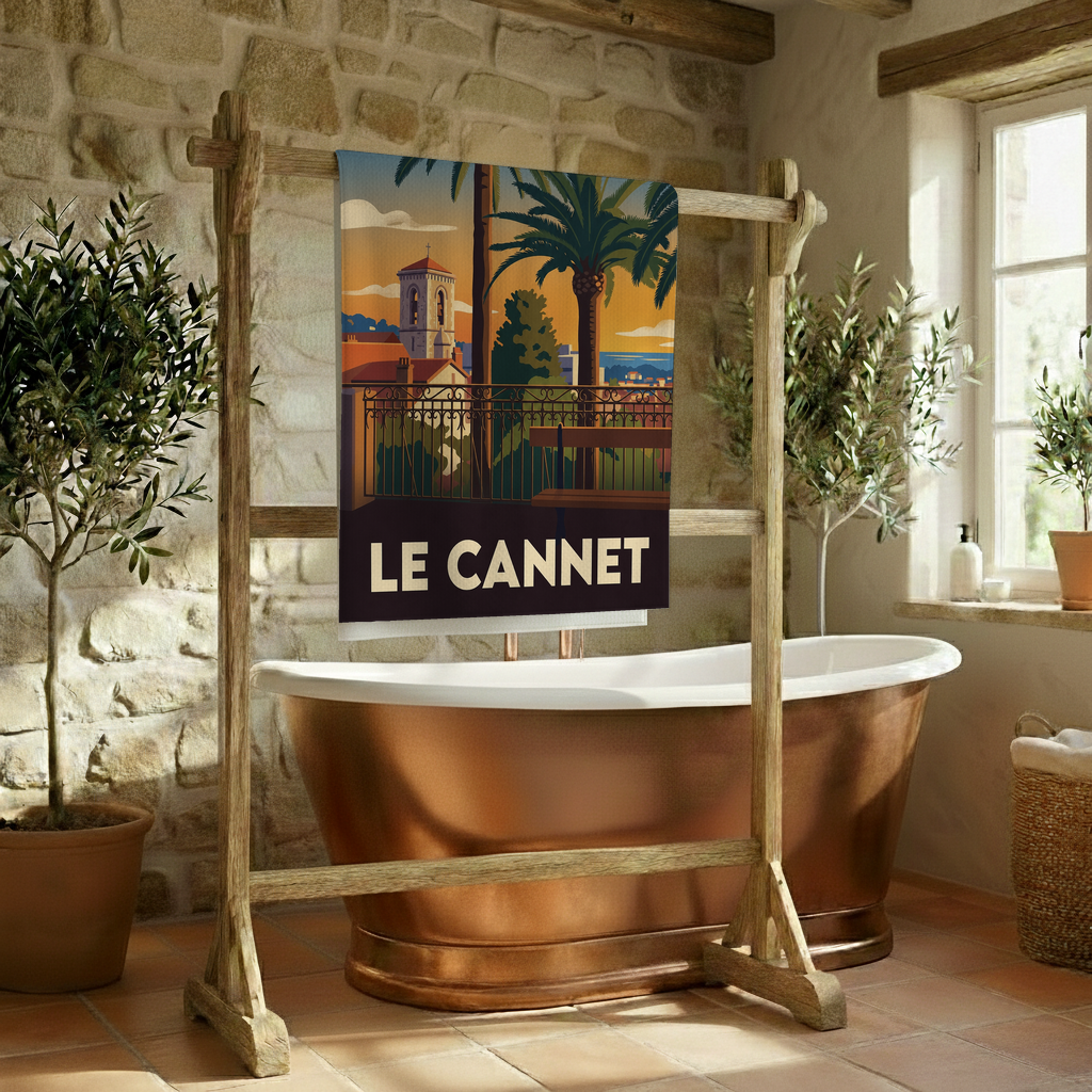Serviette de bain souvenir de la ville du Cannet avec une illustration stylisée.