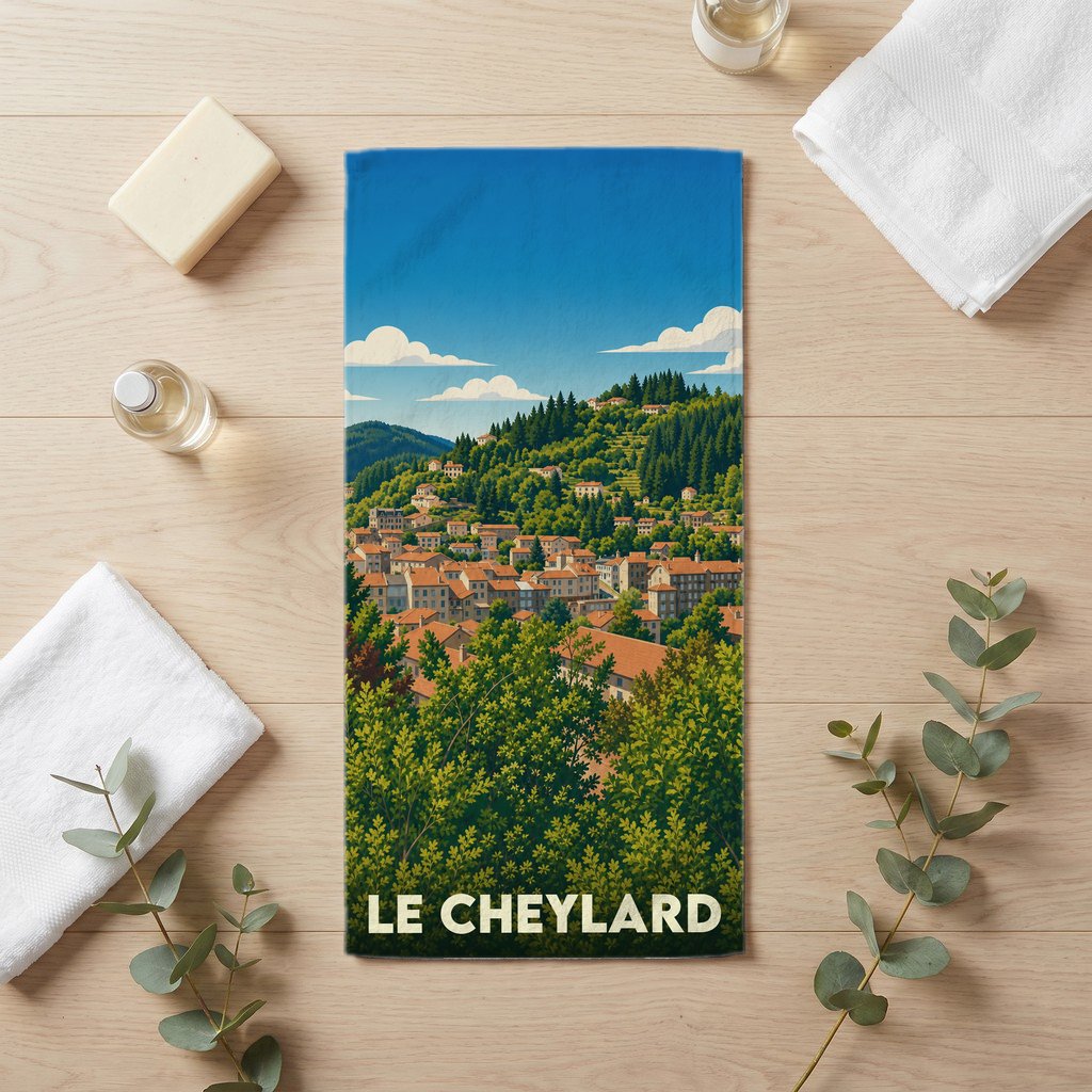 Serviette de bain souvenir de la ville de Le Cheylard avec une illustration stylisée de ses paysages vallonnés.