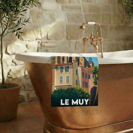 Serviette de bain souvenir de la ville de Le Muy avec une illustration stylisée.