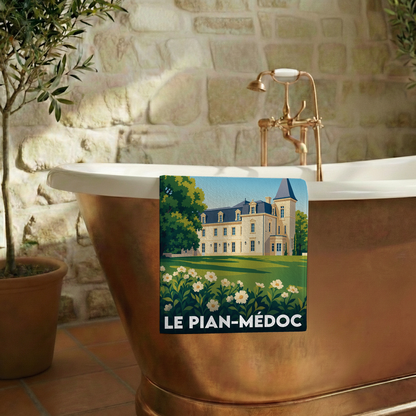 Serviette de bain souvenir de la ville de Le Pian-Médoc avec une illustration stylisée d'un château.