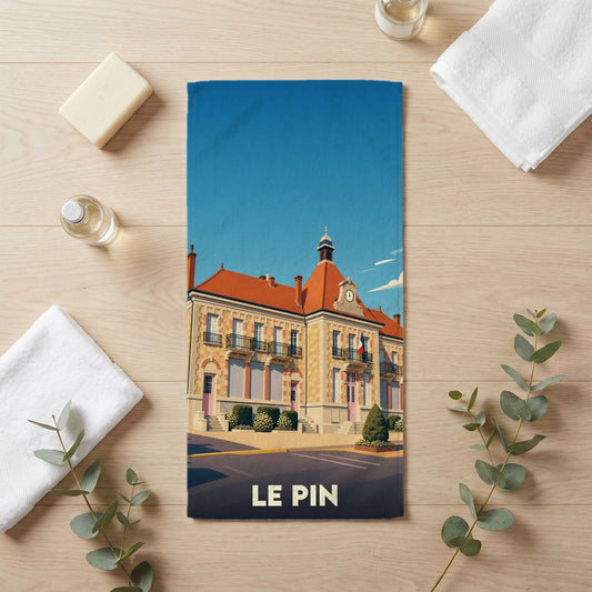 Serviette de bain souvenir de la ville de Le Pin avec une illustration stylisée.