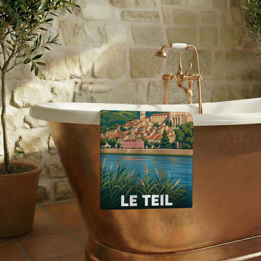 Serviette de bain souvenir de la ville de Le Teil avec une illustration stylisée.
