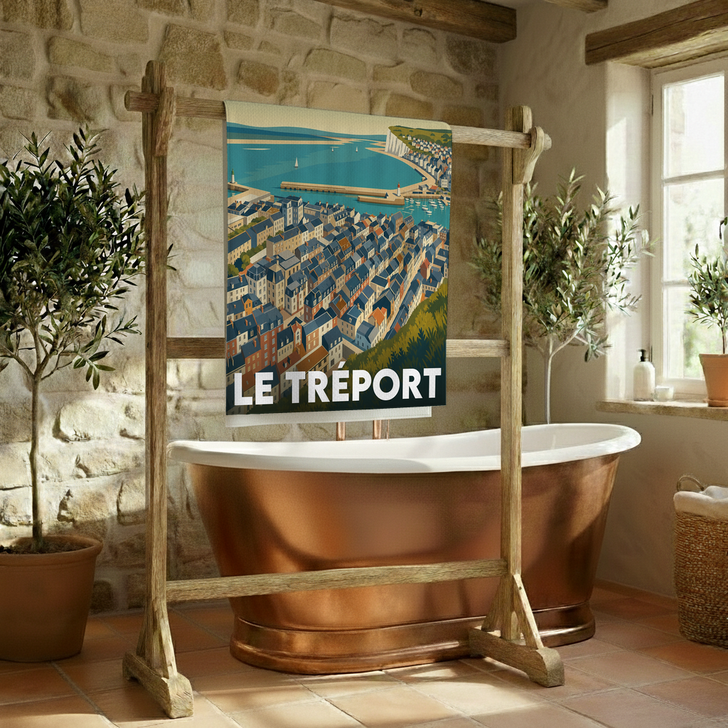 Serviette de bain souvenir de la ville de Le Tréport avec une illustration stylisée de son port et de ses falaises.