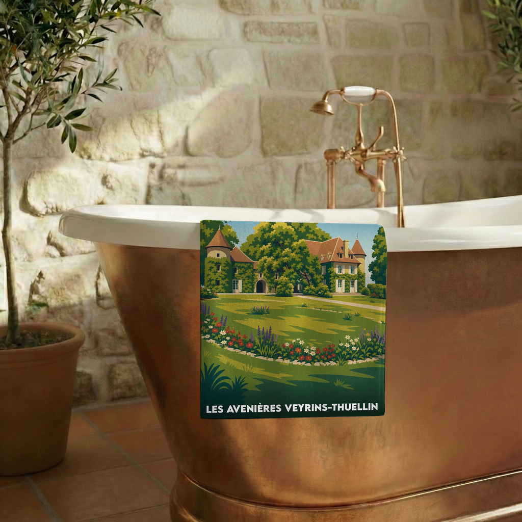 Serviette de bain souvenir de la ville de Les Avenières Veyrins-Thuellin avec une illustration stylisée d'un domaine arboré.