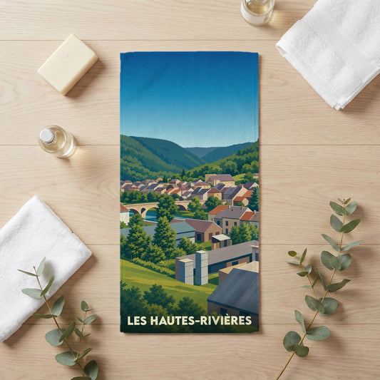 Serviette de bain souvenir de la ville de Les Hautes-Rivières avec une illustration stylisée d'un paysage ardennais.