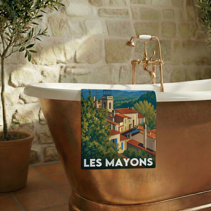 Serviette de bain souvenir de la ville de Les Mayons avec une illustration stylisée du village.