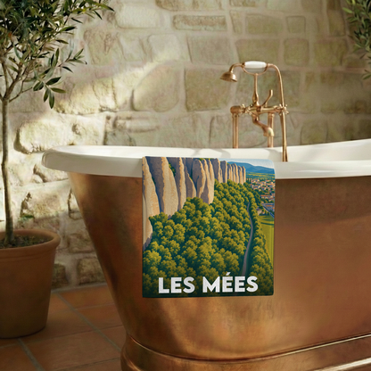 Serviette de bain souvenir de la ville de Les Mées avec une illustration stylisée.