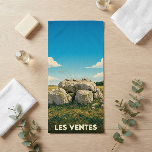 Serviette de bain souvenir de la ville de Les Ventes avec une illustration stylisée d'un dolmen.