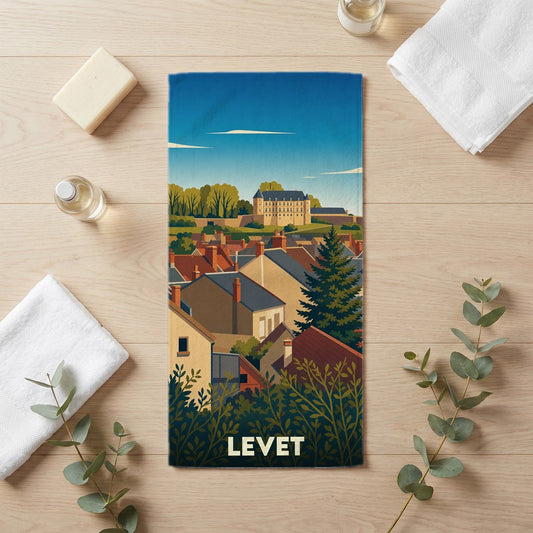 Serviette de bain souvenir de la ville de Levet avec une illustration stylisée d'un paysage urbain et d'un château.
