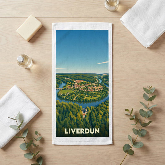 Serviette de bain souvenir de la ville de Liverdun avec une illustration stylisée d'un méandre de la Moselle.