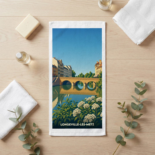 Serviette de bain souvenir de la ville de Longeville-lès-Metz avec une illustration stylisée d'un pont historique.
