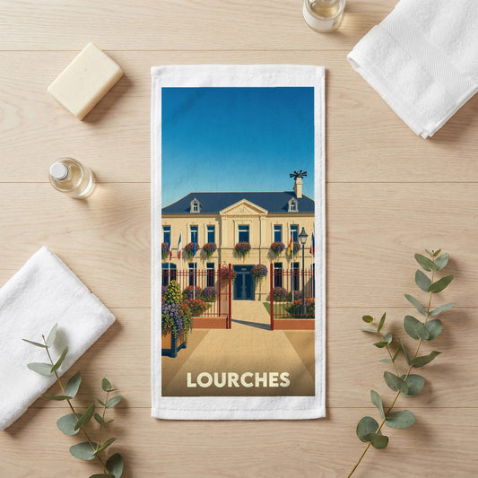 Serviette de bain souvenir de la ville de Lourches avec une illustration stylisée de son hôtel de ville.