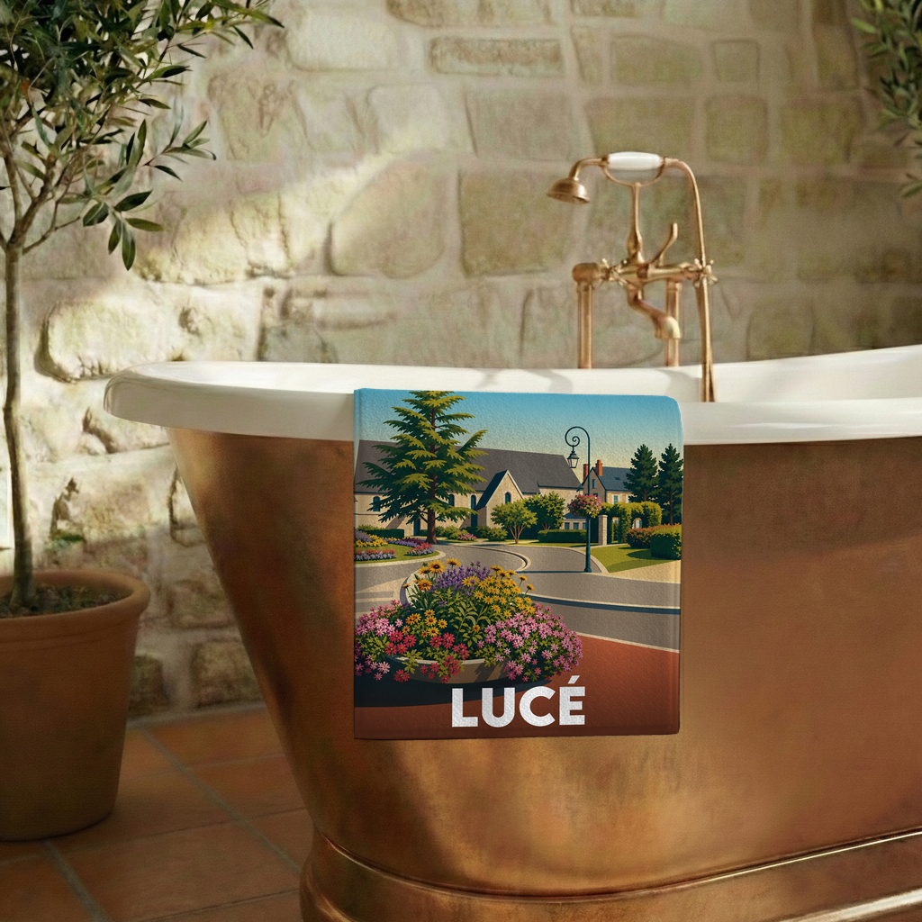 Serviette de bain souvenir de la ville de Lucé avec une illustration stylisée.