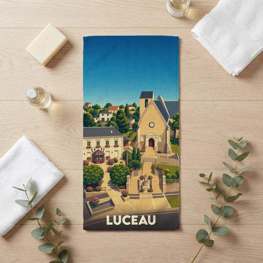 Serviette de bain souvenir de la ville de Luceau avec une illustration stylisée.