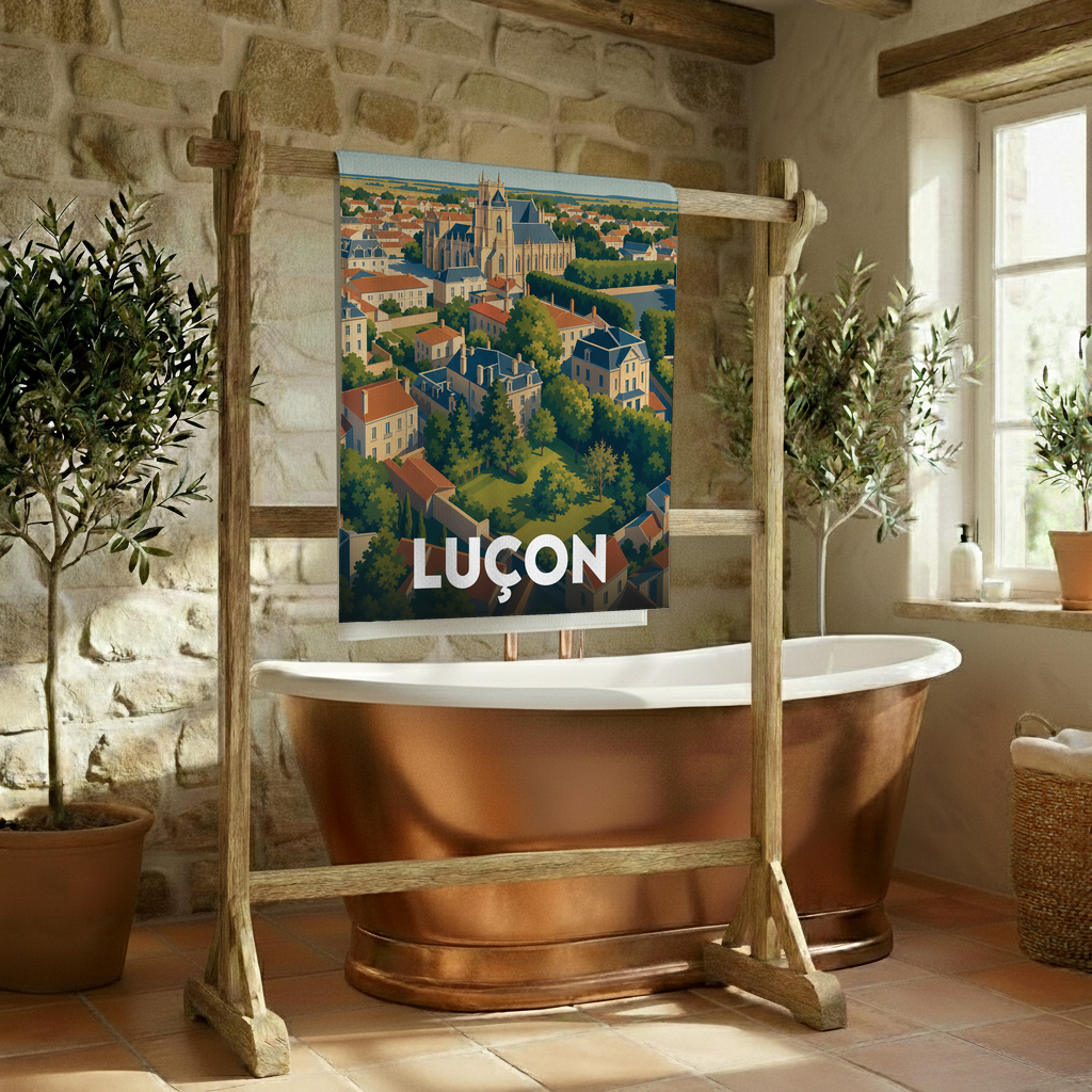 Serviette de bain souvenir de la ville de Luçon avec une illustration stylisée.