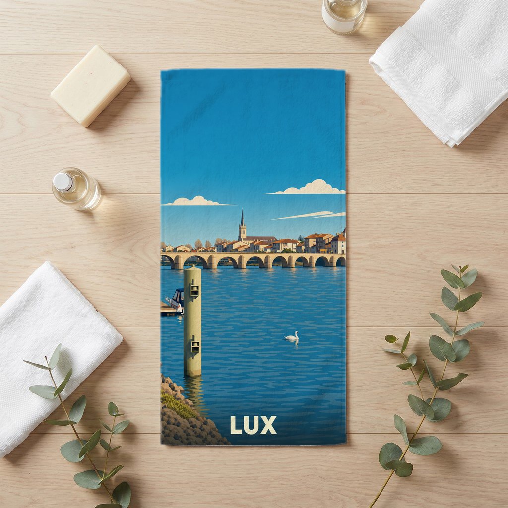 Serviette de bain souvenir de la ville de Lux avec une illustration stylisée des bords de l'eau.