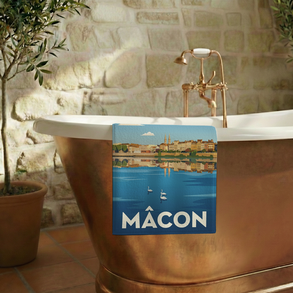 Serviette de bain souvenir de la ville de Mâcon avec une illustration stylisée.