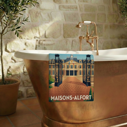 Serviette de bain souvenir de la ville de Maisons-Alfort avec une illustration stylisée de son hôtel de ville.