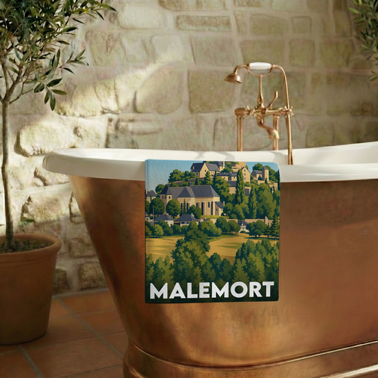 Serviette de bain souvenir de la ville de Malemort avec une illustration stylisée.