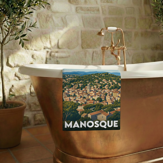 Serviette de bain souvenir de la ville de Manosque avec une illustration stylisée.