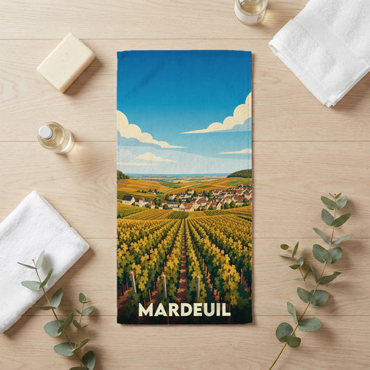 Serviette de bain souvenir de la ville de Mardeuil illustrée d'un paysage de vignobles stylisé.