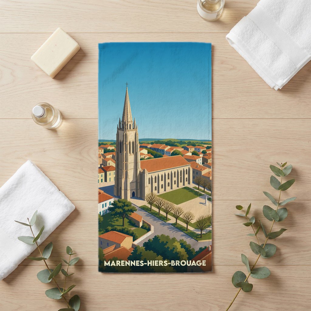 Serviette de bain souvenir de la ville de Marennes-Hiers-Brouage avec une illustration stylisée de son église.