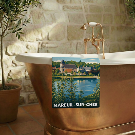 Serviette de bain souvenir de la ville de Mareuil-sur-Cher avec une illustration stylisée.