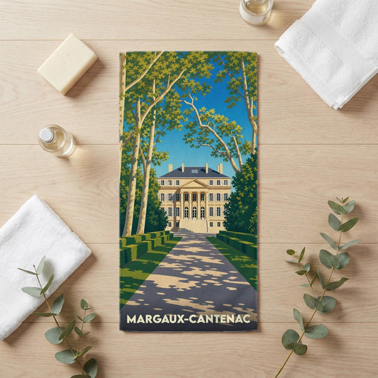 Serviette de bain souvenir de Margaux-Cantenac illustrée par une vue stylisée du château de la ville.