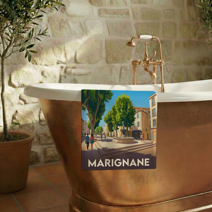 Serviette de bain souvenir de la ville de Marignane avec une illustration stylisée.