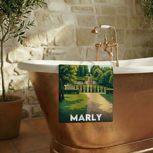 Serviette de bain souvenir de la ville de Marly avec une illustration stylisée d'un parc.