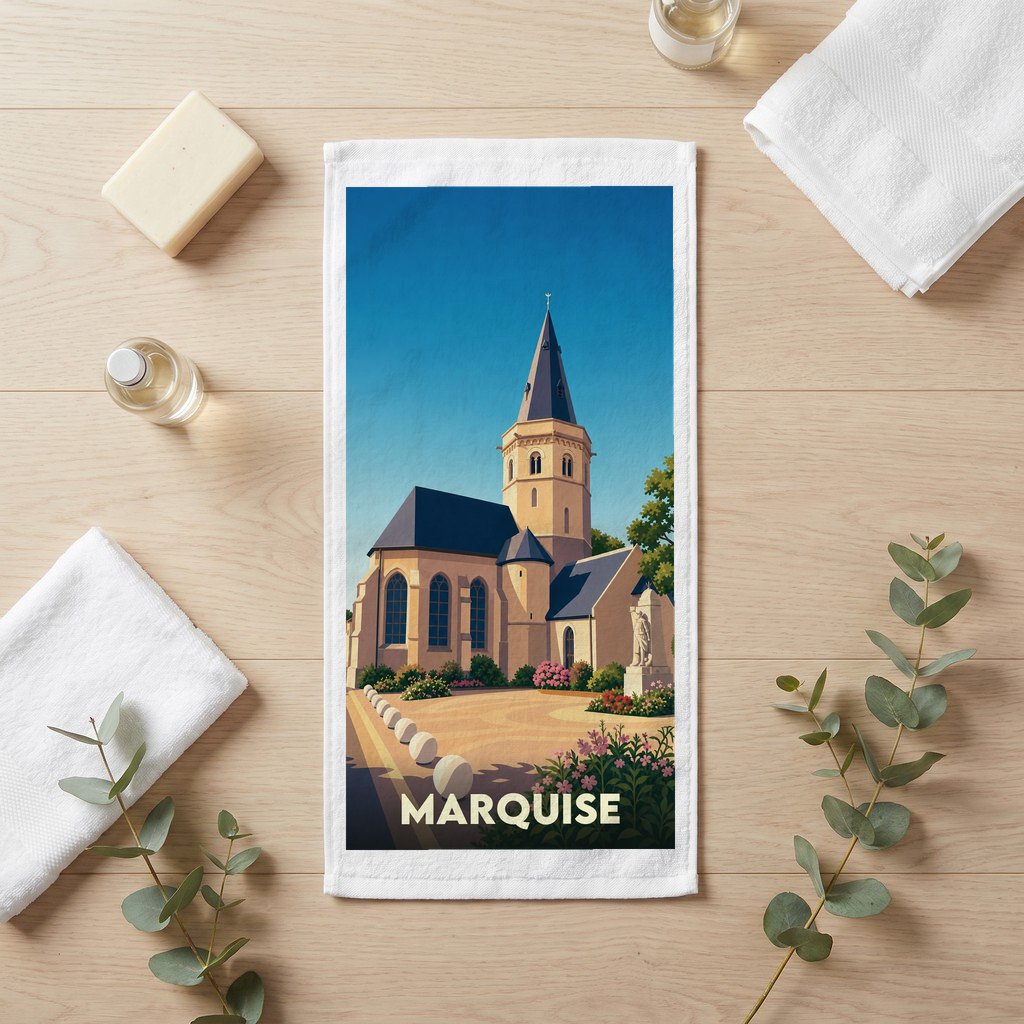 Serviette de bain souvenir de la ville de Marquise avec une illustration stylisée de son église.
