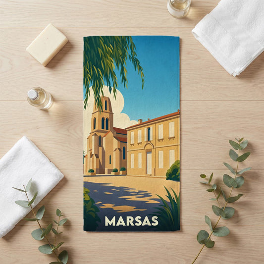 Serviette de bain souvenir de la ville de Marsas avec une illustration stylisée.