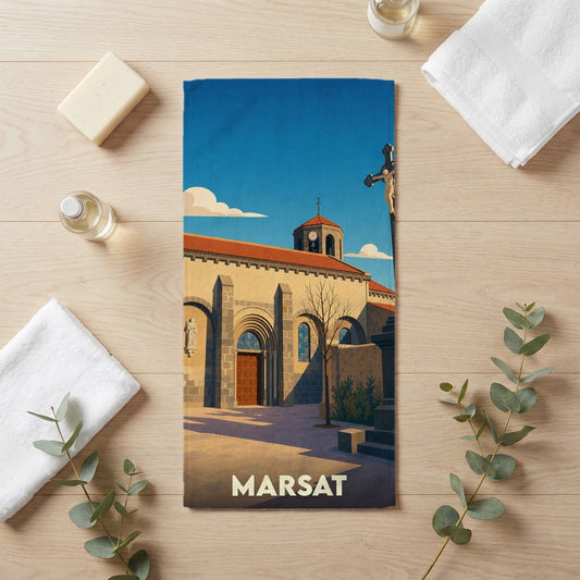 Serviette de bain souvenir de la ville de Marsat avec une illustration stylisée de son église.