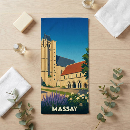 Serviette de bain souvenir de la ville de Massay avec une illustration stylisée de son église abbatiale.