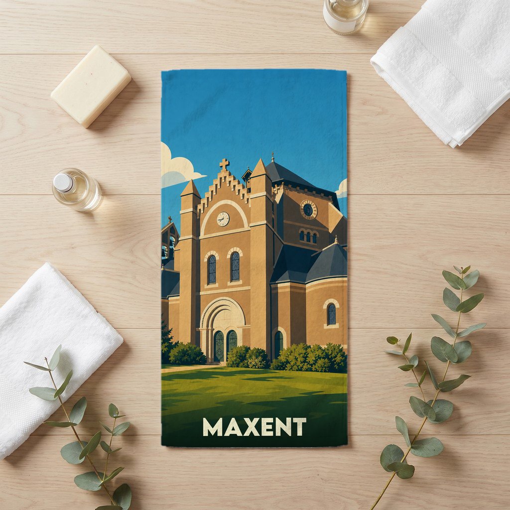 Serviette de bain souvenir de la ville de Maxent avec une illustration stylisée d'une église.