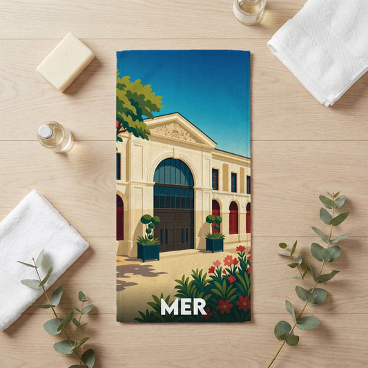 Serviette de bain souvenir de la ville de Mer avec une illustration stylisée d'un bâtiment historique.
