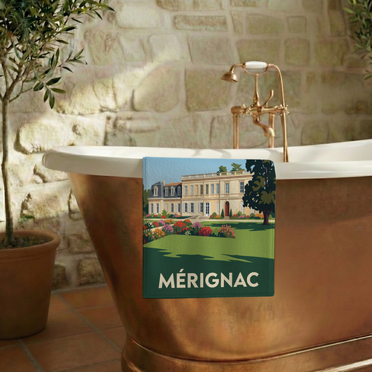 Serviette de bain souvenir de la ville de Mérignac avec une illustration stylisée.
