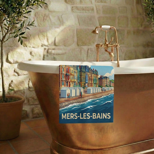 Serviette de bain souvenir de la ville de Mers-les-Bains avec une illustration stylisée de son front de mer.