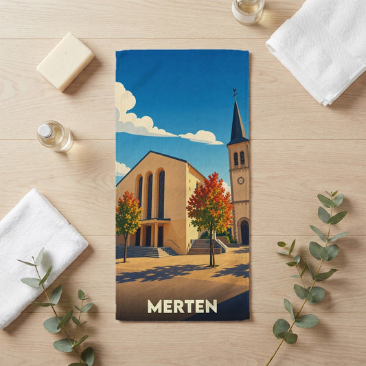 Serviette de bain souvenir de la ville de Merten illustrée d'une église et d'arbres en automne.