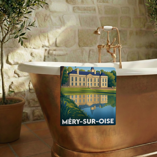 Serviette de bain souvenir de la ville de Méry-sur-Oise avec une illustration stylisée de son château.