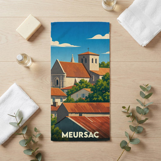 Serviette de bain souvenir de la ville de Meursac avec une illustration stylisée de son église et de ses toits.