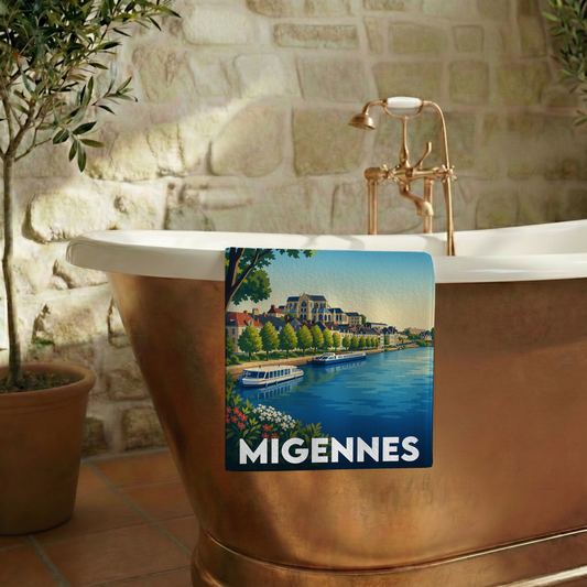 Serviette de bain souvenir de la ville de Migennes avec une illustration stylisée d'un canal et de bateaux.